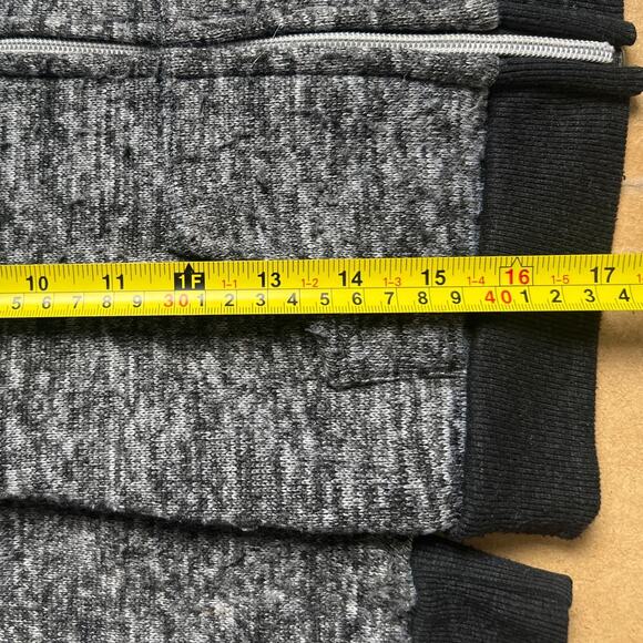 Hello Kitty Knit Sequin Zipper Front Enamel Pull Tab Jacket 2020 Size 6 - Picture 6 of 7